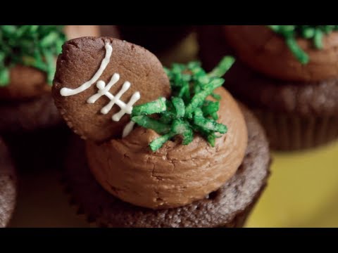 How to Make Football Cupcakes – Mini Baker Episode 4