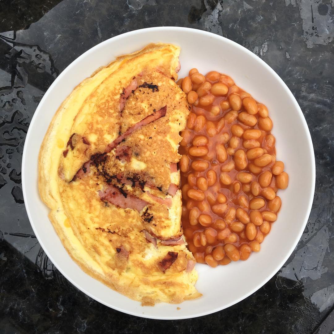 Ham omelette with beans
